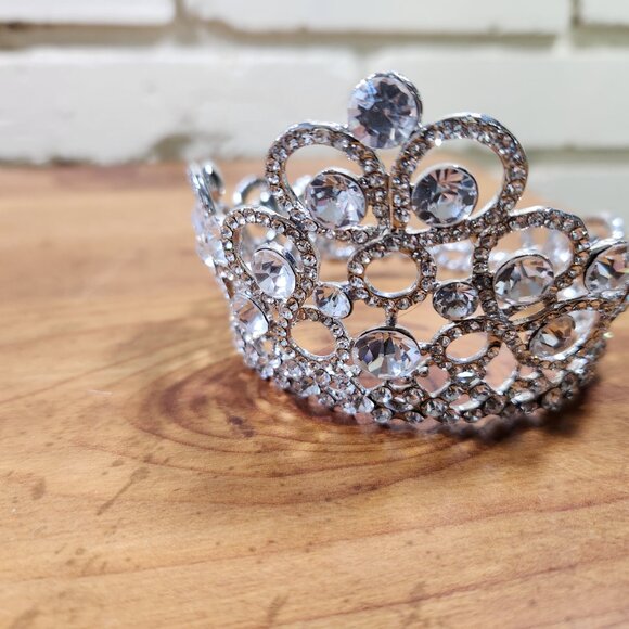New Womens/Girls Small Rhinestoned Princess Crown - Picture 6 of 6